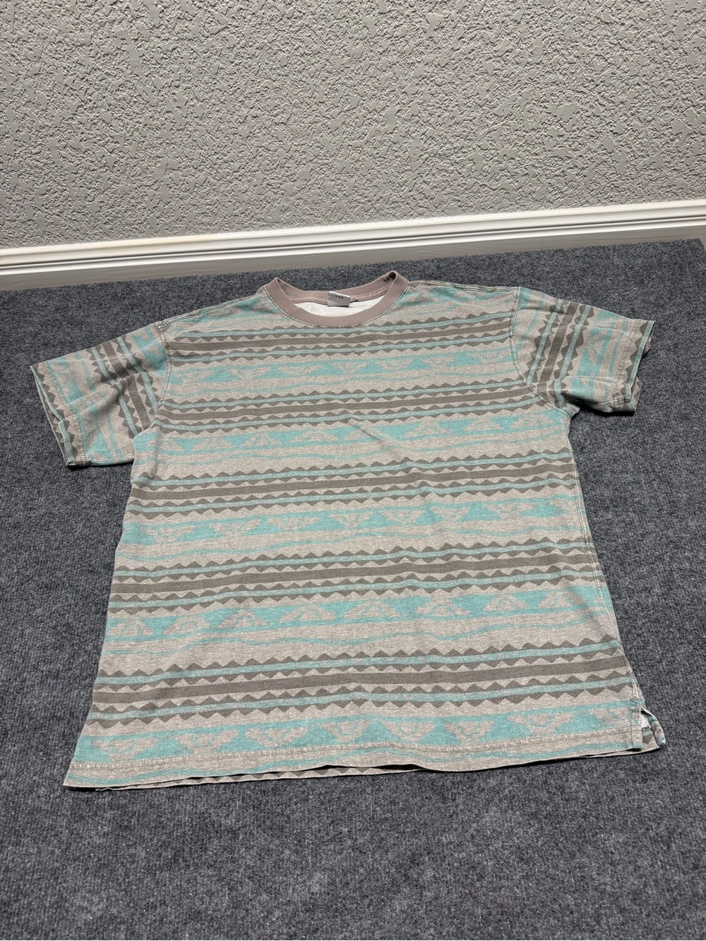Urban Outfitters Short Sleeve Patterned Tee in Aqua and Gray